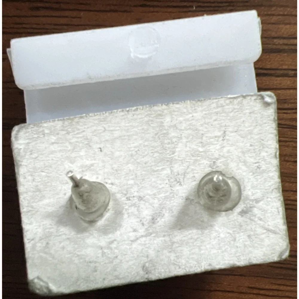 VTG London Girl Freshwater Pearl Stud Earrings Classic White Round Jewelry